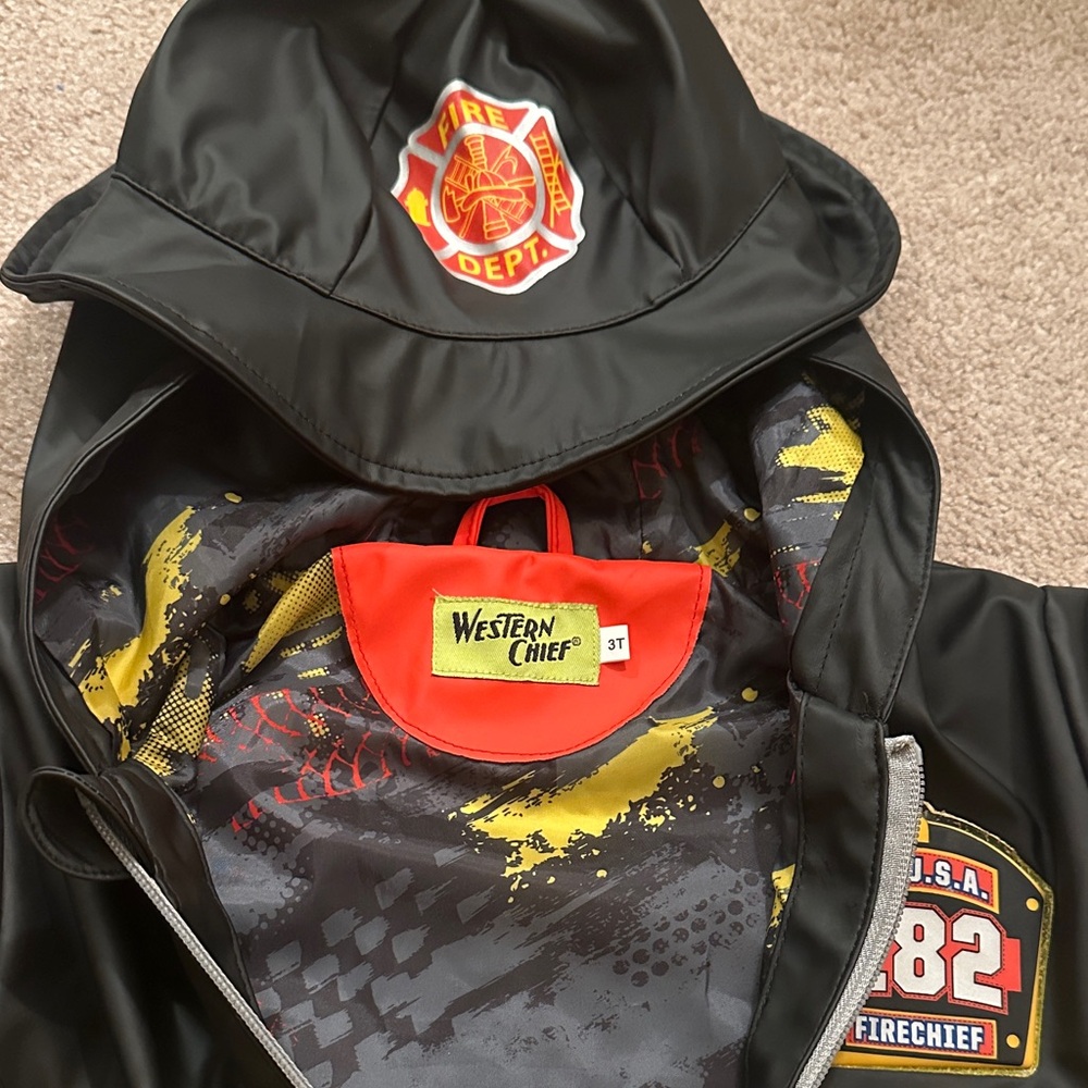 Western Chief Boy’s F.D.U.S.A Fire Chief Raincoat Jacket and Hat Set - Picture 5 of 9